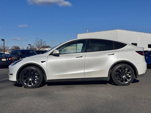 2022 Tesla Model Y Long Range Dual Motor All-Wheel Drive