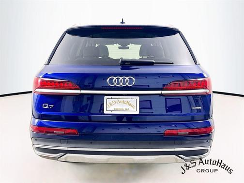2022 Audi Q7 55 Premium Plus
