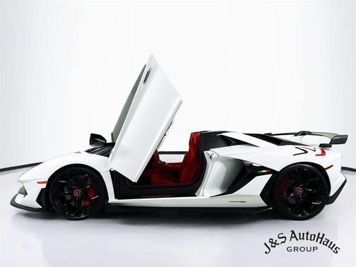 2021 Lamborghini Aventador SVJ Roadster