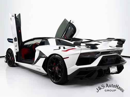 2021 Lamborghini Aventador SVJ Roadster
