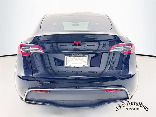 2021 Tesla Model Y Standard Range Rear-Wheel Drive