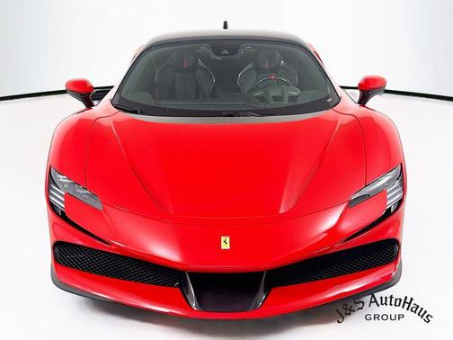 2023 Ferrari SF90 Stradale Base