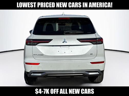 Diamond White 2026 Mitsubishi Outlander SE S-AWC