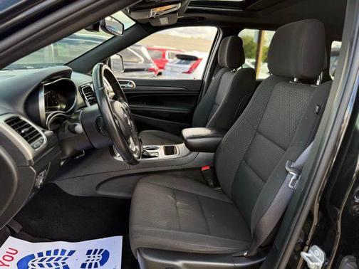 2022 Jeep Grand Cherokee Laredo