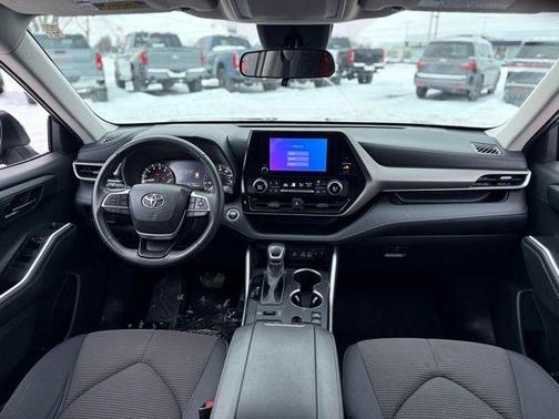 2024 Toyota Highlander LE