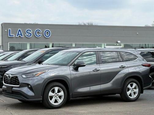 Gray 2024 Toyota Highlander LE