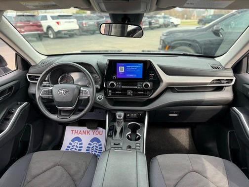 Gray 2024 Toyota Highlander LE