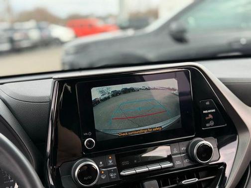 Gray 2024 Toyota Highlander LE