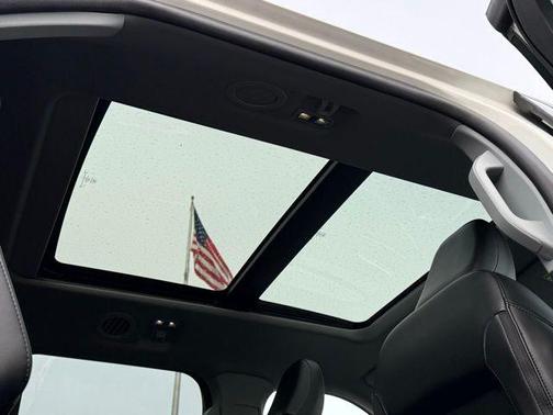 Star White Metallic Tri-Coat 2023 Ford Explorer XLT