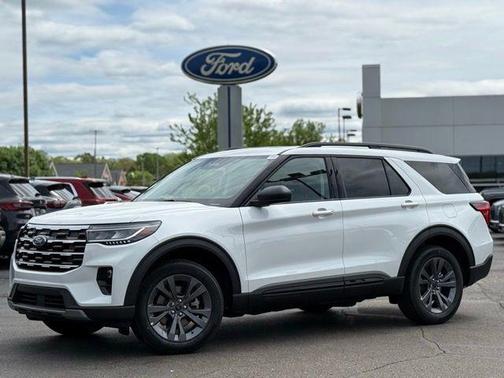Star White Metallic Tri-Coat 2026 Ford Explorer Active