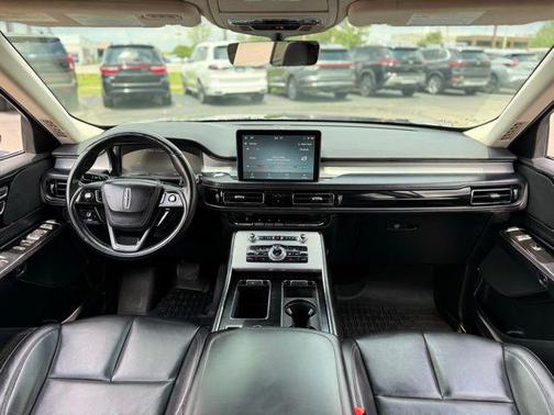 Infinite Black Metallic Clearcoat 2022 Lincoln Aviator Standard AWD