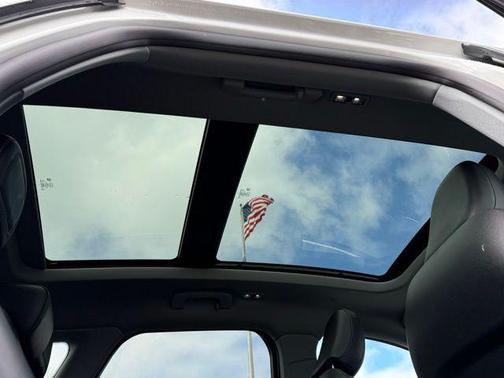 Pristine White Metallic Tri-Coat 2022 Lincoln Corsair Standard