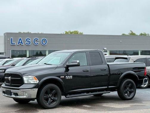 Brilliant Black 2017 RAM 1500 SLT