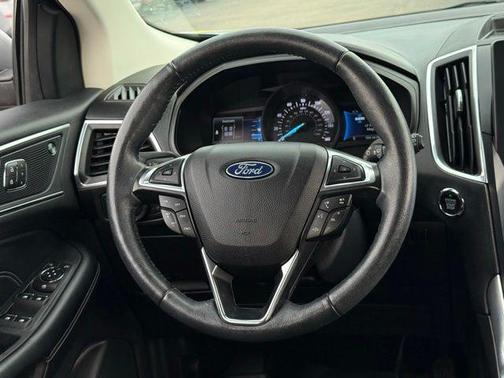 Silver Metallic 2022 Ford Edge Titanium