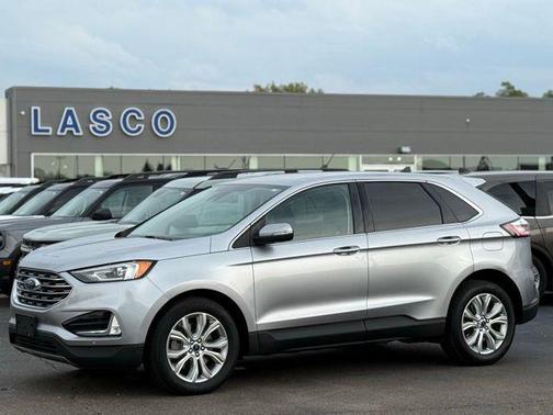 Silver Metallic 2022 Ford Edge Titanium