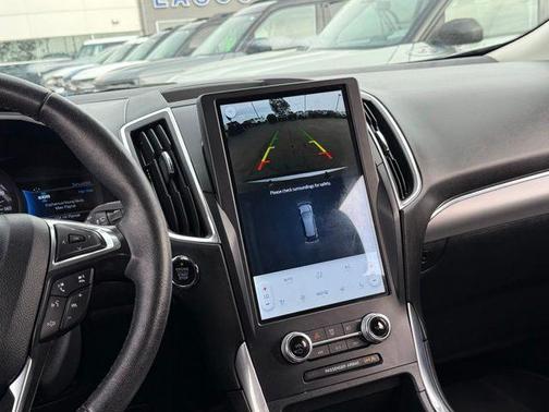 Silver Metallic 2022 Ford Edge Titanium