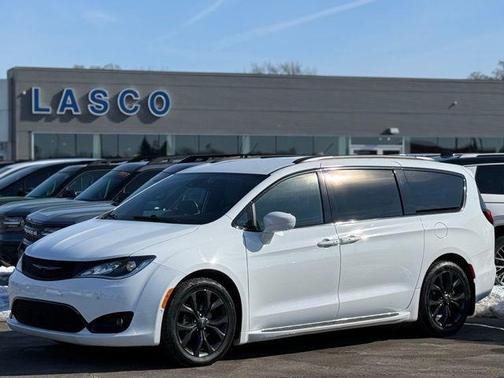 2020 Chrysler Pacifica Touring