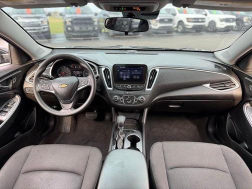 Mosaic Black Metallic 2025 Chevrolet Malibu 1LS