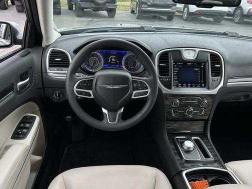 2022 Chrysler 300 Touring