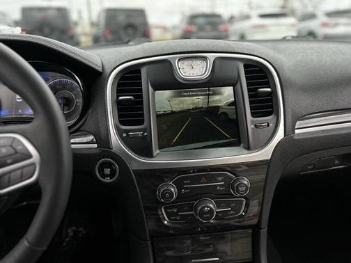 2022 Chrysler 300 Touring