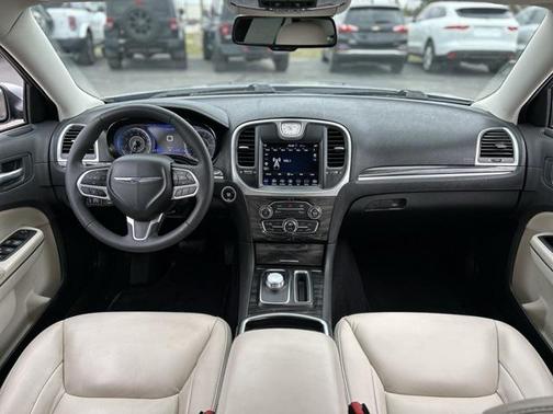 2022 Chrysler 300 Touring