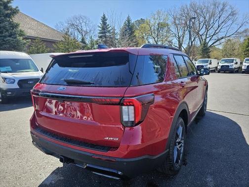 2025 Ford Explorer ST-Line