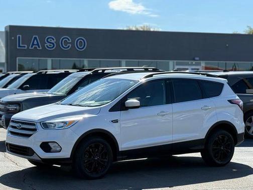 White Platinum Clearcoat Metallic 2018 Ford Escape SE
