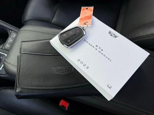 2023 Cadillac XT4 Premium Luxury