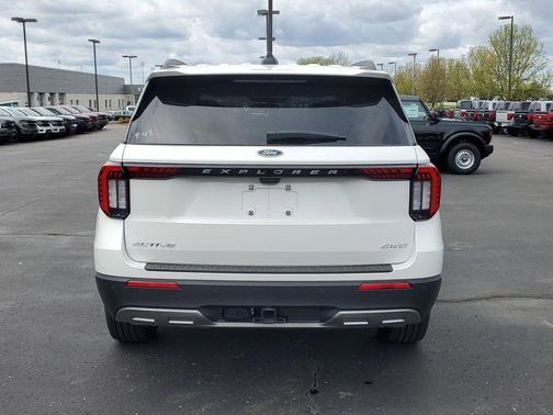 Star White Metallic Tri-Coat 2026 Ford Explorer Active