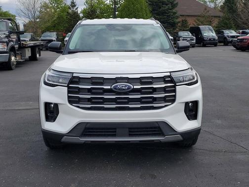Star White Metallic Tri-Coat 2026 Ford Explorer Active