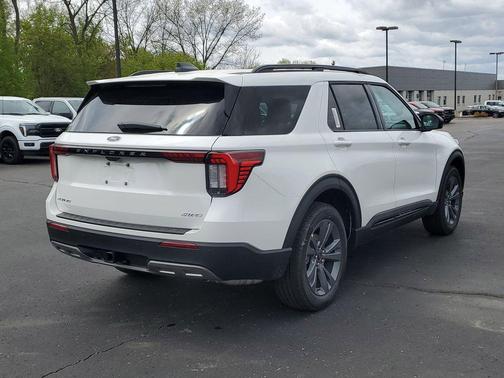 Star White Metallic Tri-Coat 2026 Ford Explorer Active