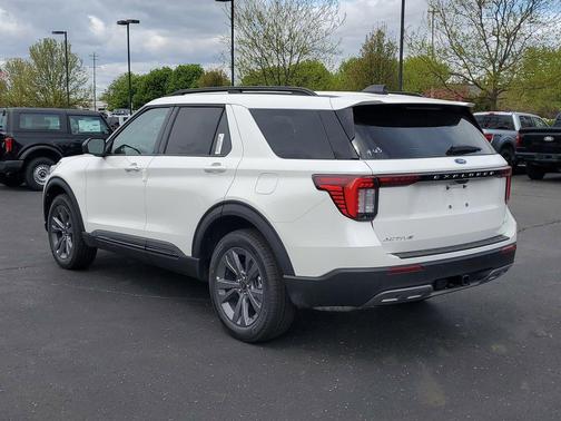 Star White Metallic Tri-Coat 2026 Ford Explorer Active