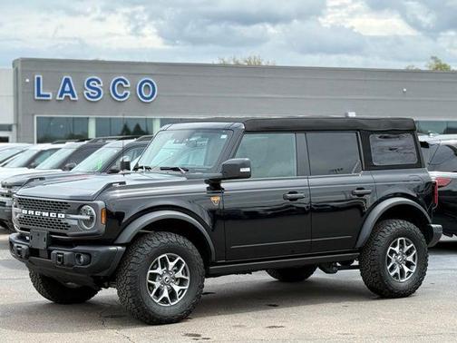 Shadow Black 2025 Ford Bronco Badlands