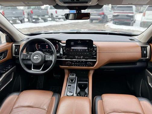 2023 Nissan Pathfinder Platinum 4WD