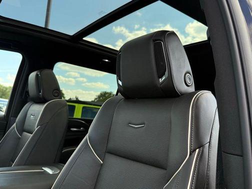2023 Cadillac Escalade ESV Premium Luxury