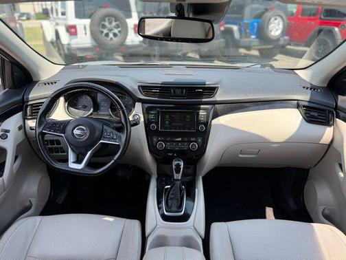 2022 Nissan Rogue Sport SL