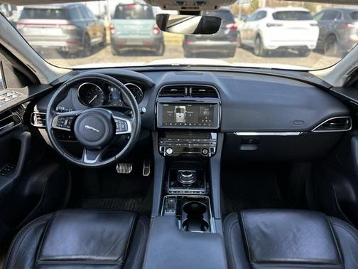 2019 Jaguar F-PACE 30t Prestige