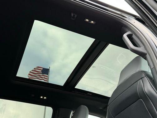 Agate Black Metallic 2022 Ford F-150 Lightning LARIAT