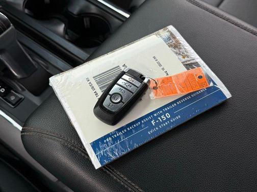 Agate Black Metallic 2022 Ford F-150 Lightning LARIAT