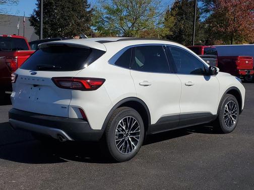 2026 Ford Escape PHEV SE
