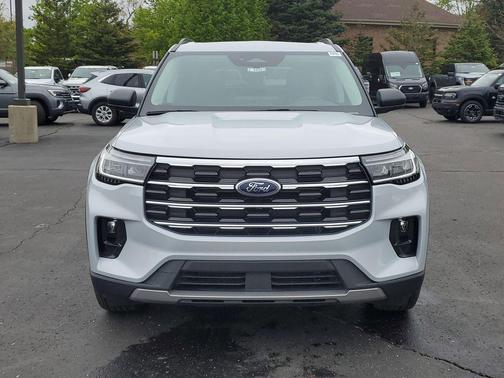Space White Metallic 2026 Ford Explorer Active
