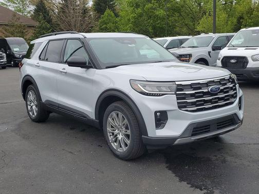 Space White Metallic 2026 Ford Explorer Active