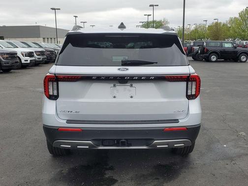 Space White Metallic 2026 Ford Explorer Active