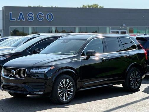 2022 Volvo XC90 T6 Momentum