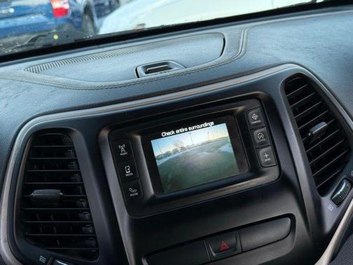 2018 Jeep Cherokee Sport