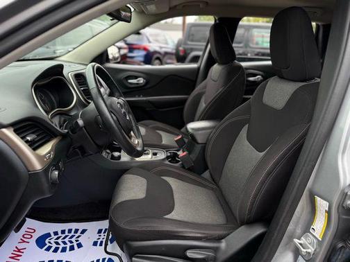 2016 Jeep Cherokee Sport