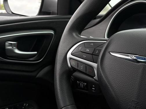 2015 Chrysler 200 LX