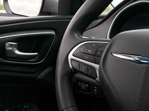 2015 Chrysler 200 LX