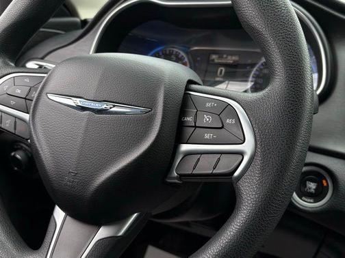 2015 Chrysler 200 LX