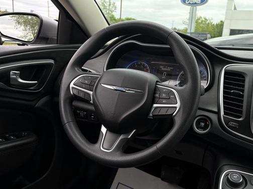 2015 Chrysler 200 LX